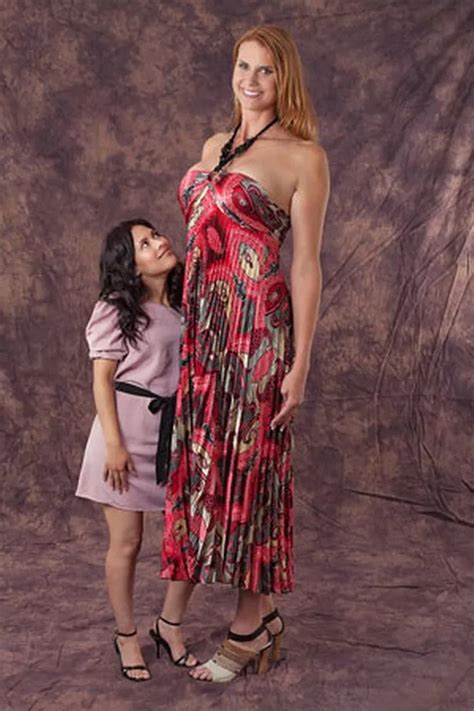 pictures of the tallest woman.
